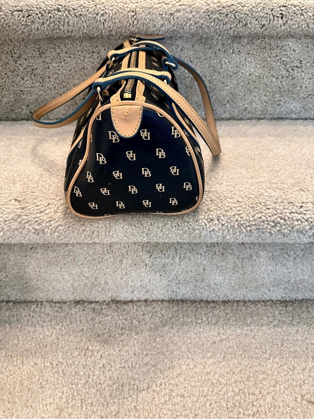 Dooney & Bourke DB 75 Monogram Barrel Bag Black & Tan - Picture 4 of 9